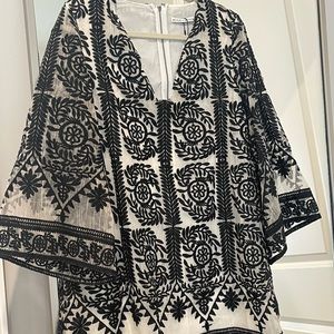 NWT. Alice & Olivia Bell Sleeve Dress. Size Medium.